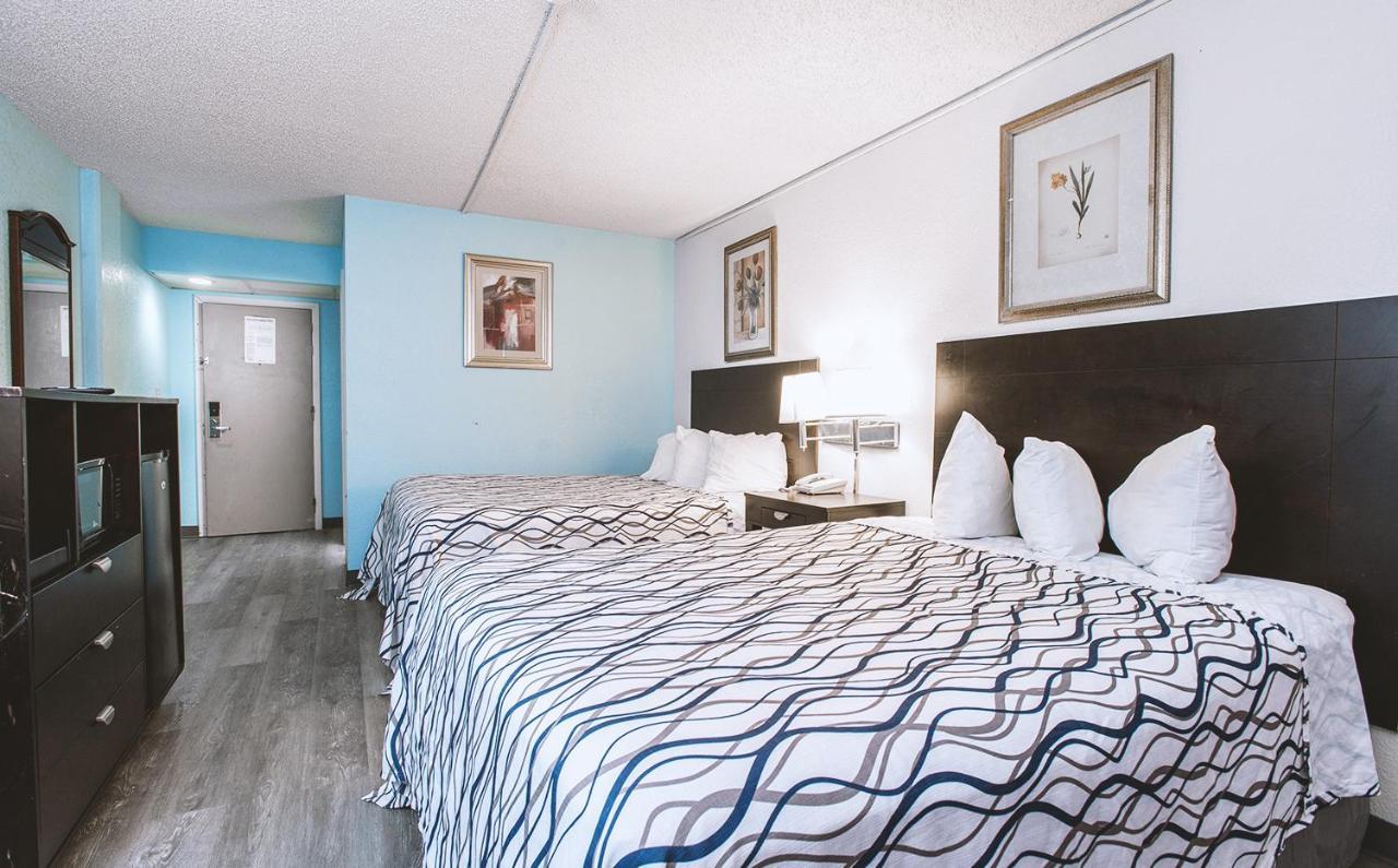 Sky-Palace Inn & Suites Wichita East Eksteriør billede